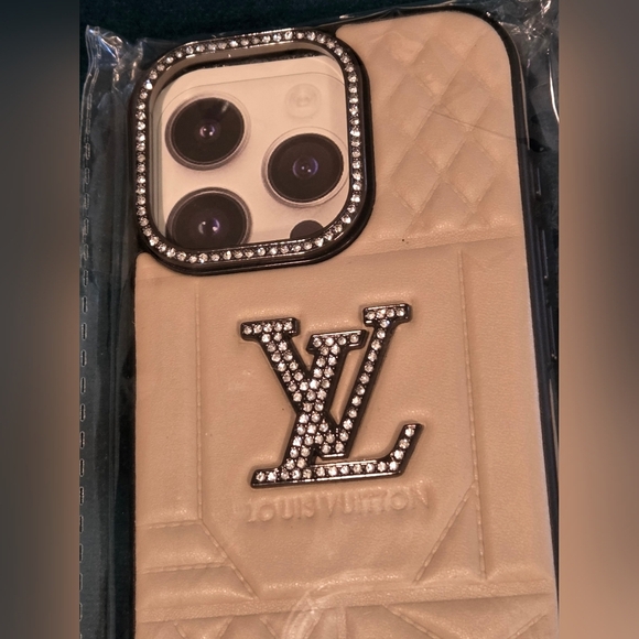 LV Beige Bling Quilted I Phone 16 Pro Phn Case (UNBRANDED) - Picture 3 of 3